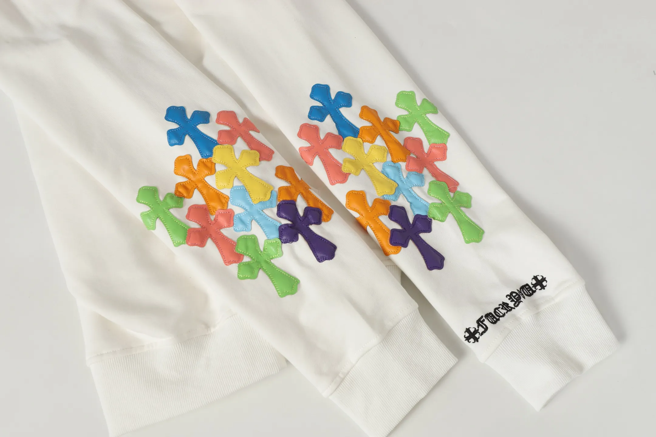 P300 #K26 Heavy Industry Style - Chrome Hearts Colorful Cross ✝️ Inlay embroidered Sanskrit printed zipper sweatshirt cardigan jacket - High weight, high density and high quality. The wool is soft, delicate and skin-friendly. It feels soft and silky. It has excellent warmth and skin-friendly properties. - Custom-woven and dyed, no color difference. No matter the fabric or workmanship details, it beats the ordinary version on the market. - Hardware zipper accessories are all customized, full of details - Color: black white -Size: S M L XL